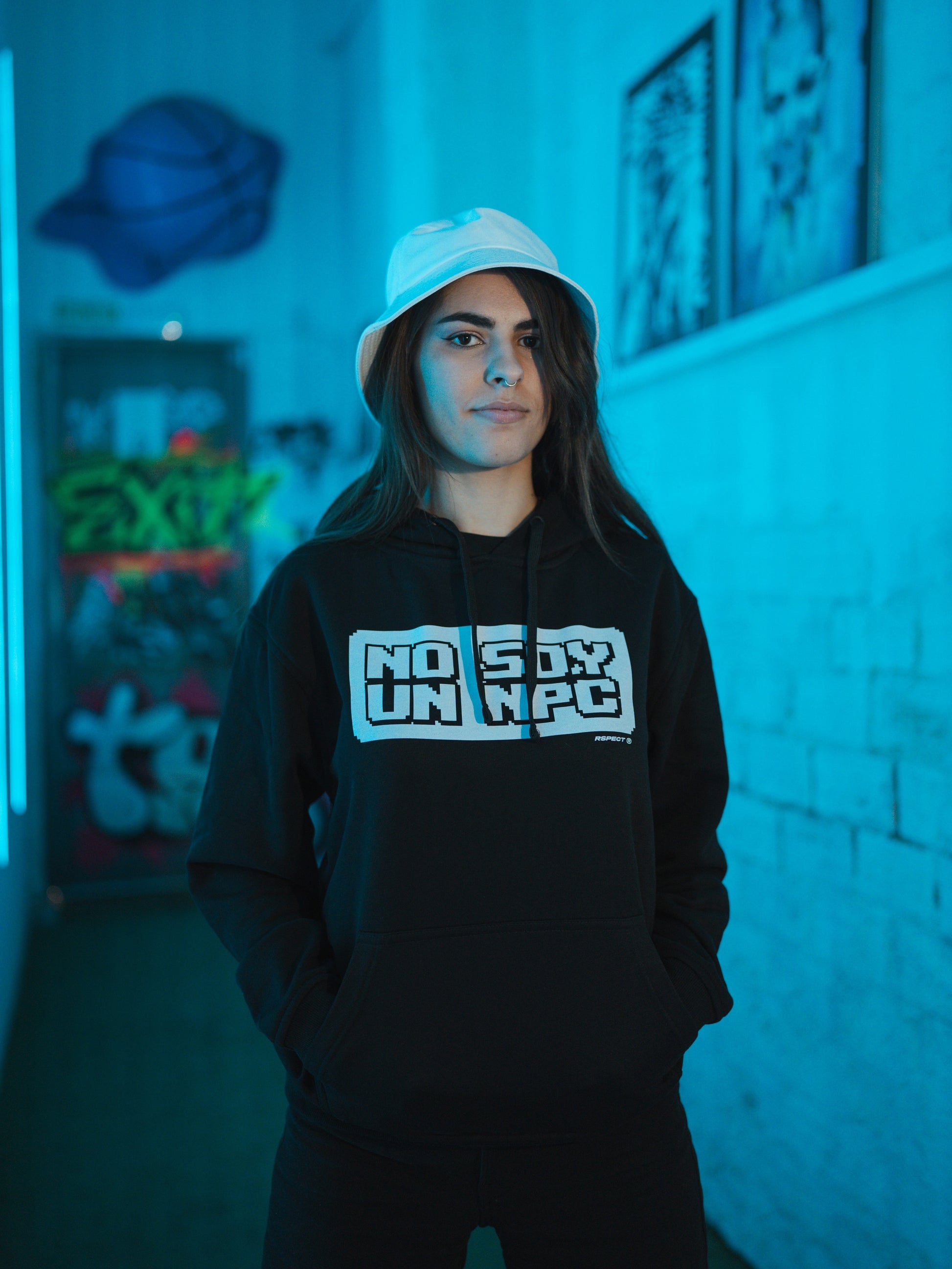 Sudadera no soy un NPC foto modelo delante rspect gaming